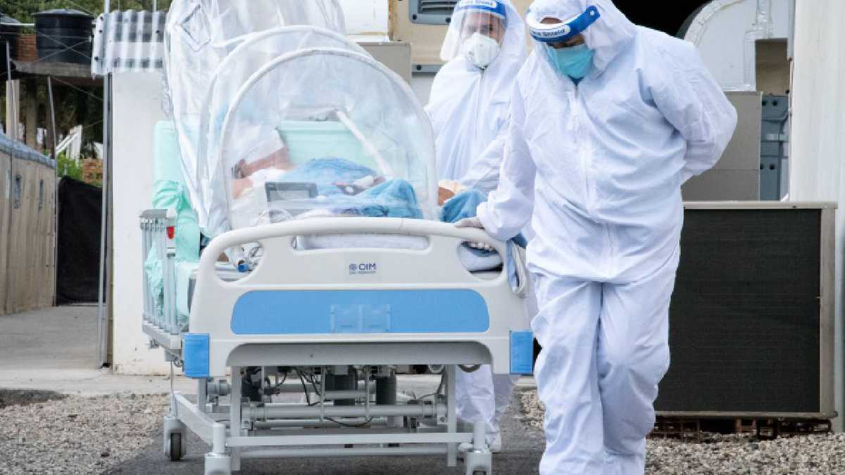 Científicos estadounidenses advierten por subvariante de ómicron se propaga rápido y ‘esquiva’ inmunidad