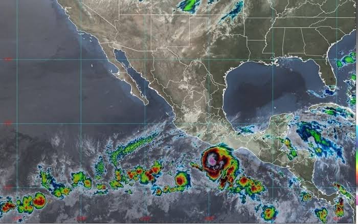Tormenta tropical Agatha se intensificó a huracán categoría 1