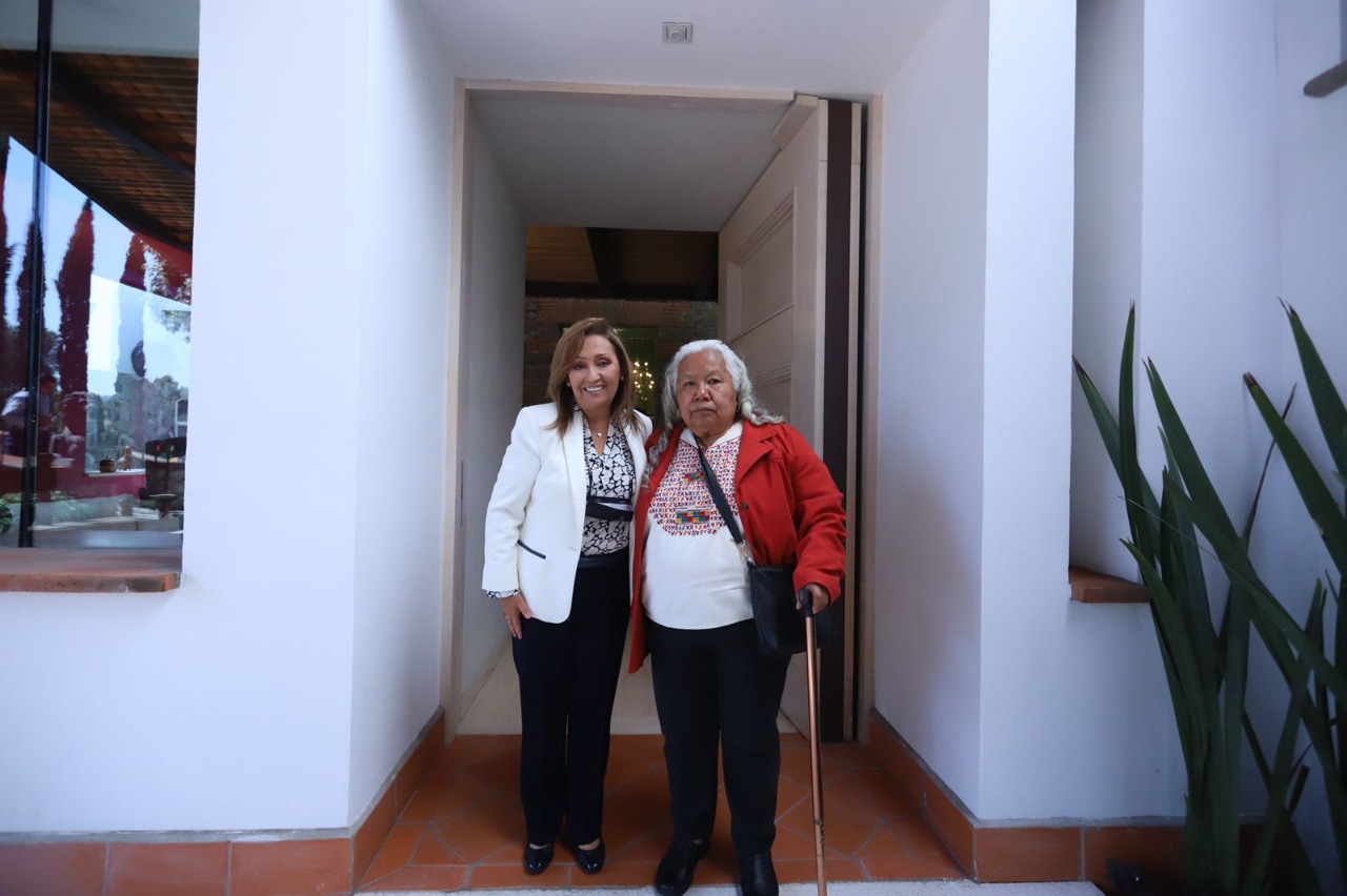Dialogó Gobernadora Lorena Cuéllar con Irinea Buendía, activista y defensora de los derechos humanos