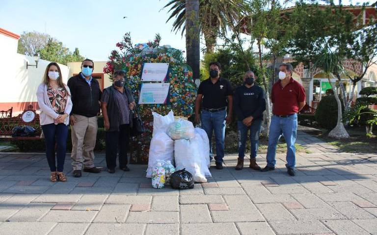 Ayuntamiento de Ixtacuixtla entrega tapitas recolectadas para ayudar a los niños con cáncer