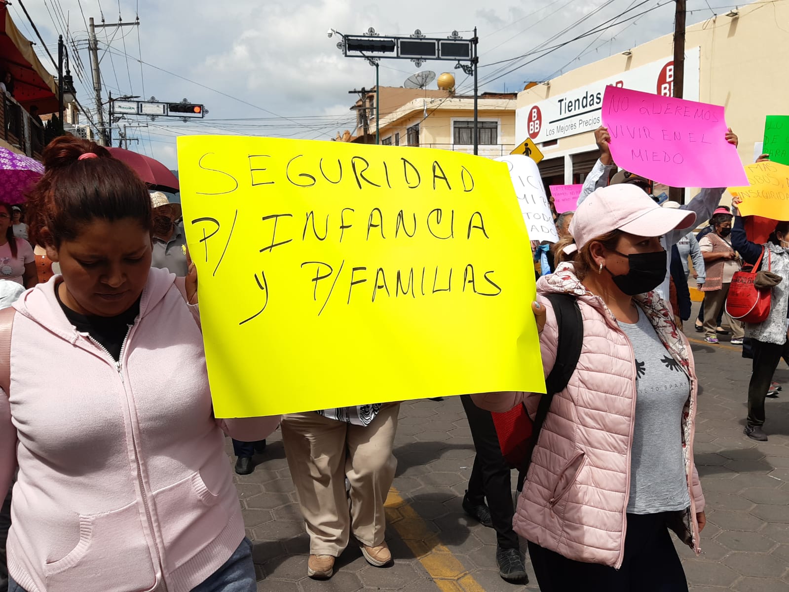 Exigen mayor seguridad en Nanacamilpa, reprochan a alcalde asesinato de adultos mayores