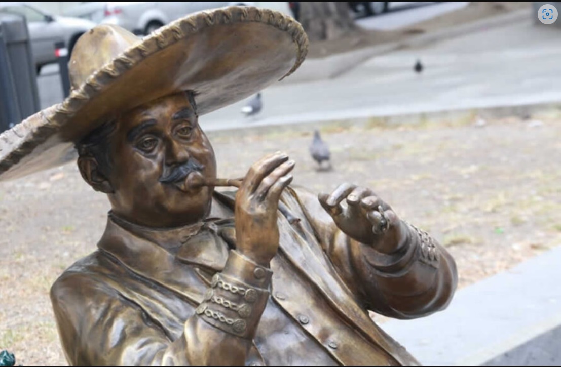 Roban trompeta a mariachi en el parque de Santa Inés