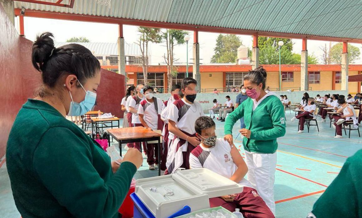 Supervisan autoridades vacunación contra Covid 19 en escuelas
