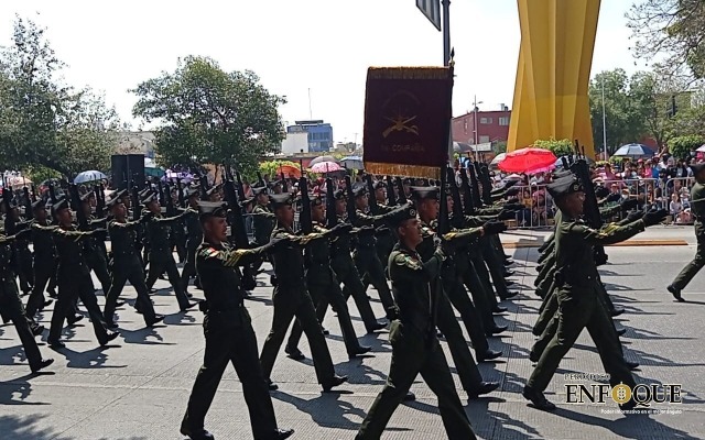 Más de 15 mil personas participaron en el retorno del desfile del 5 de mayo