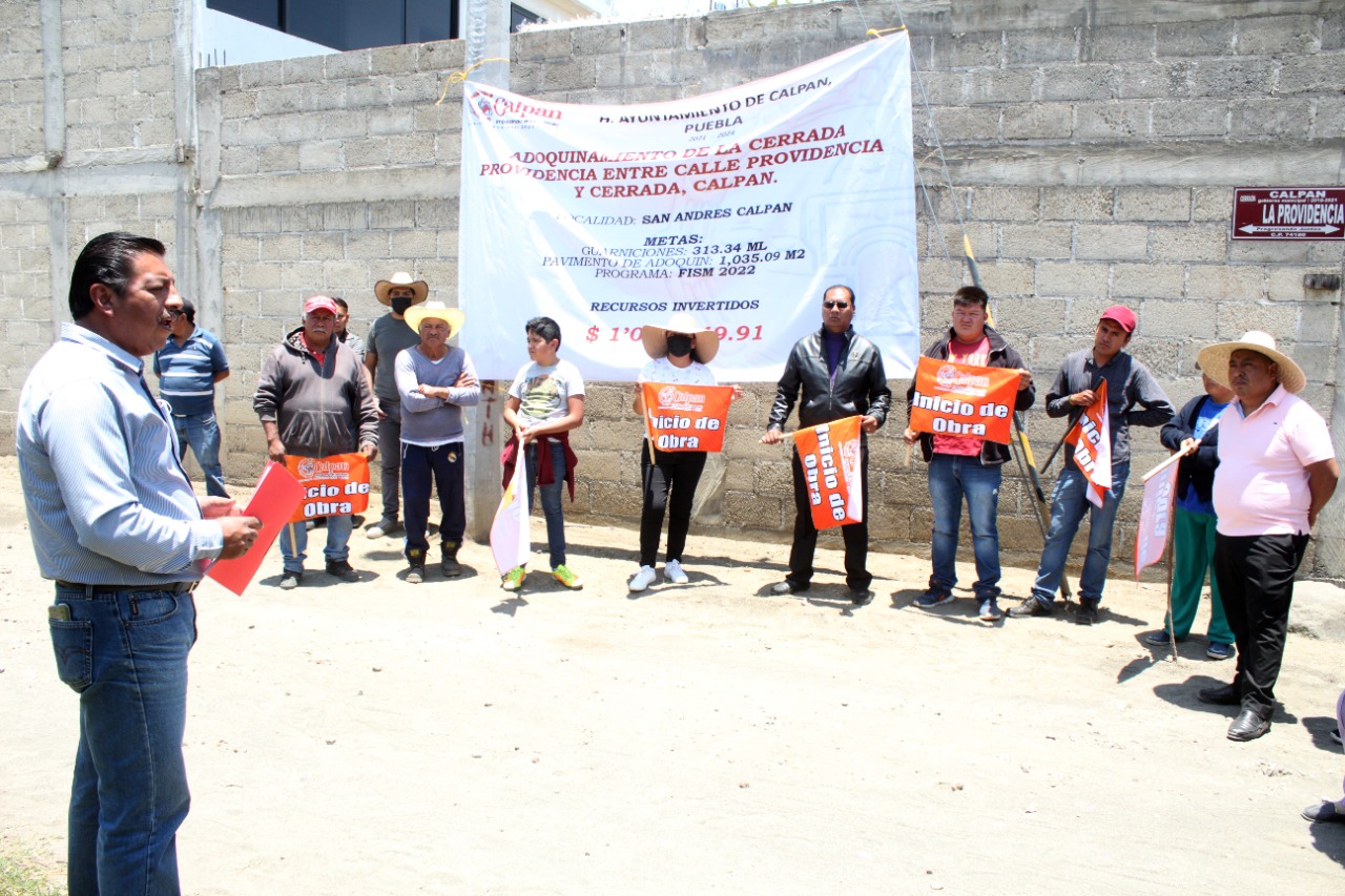 Presidente de Calpan encabeza maratón de inicio de obras de adoquinamiento y guarniciones