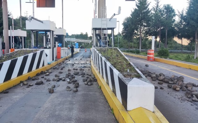 Advierte Barbosa que normalistas de Teteles serán denunciados por daños a caseta; exige posicionamiento desde la SEP