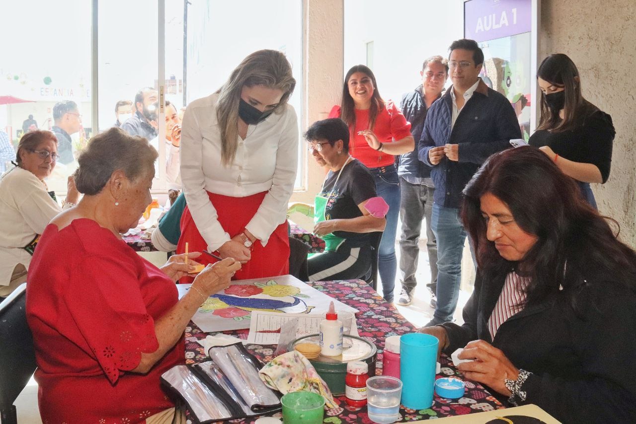 Con entrega de apoyos y MercaDIF alimentación de cholultecas se fortalece: Paola Angon