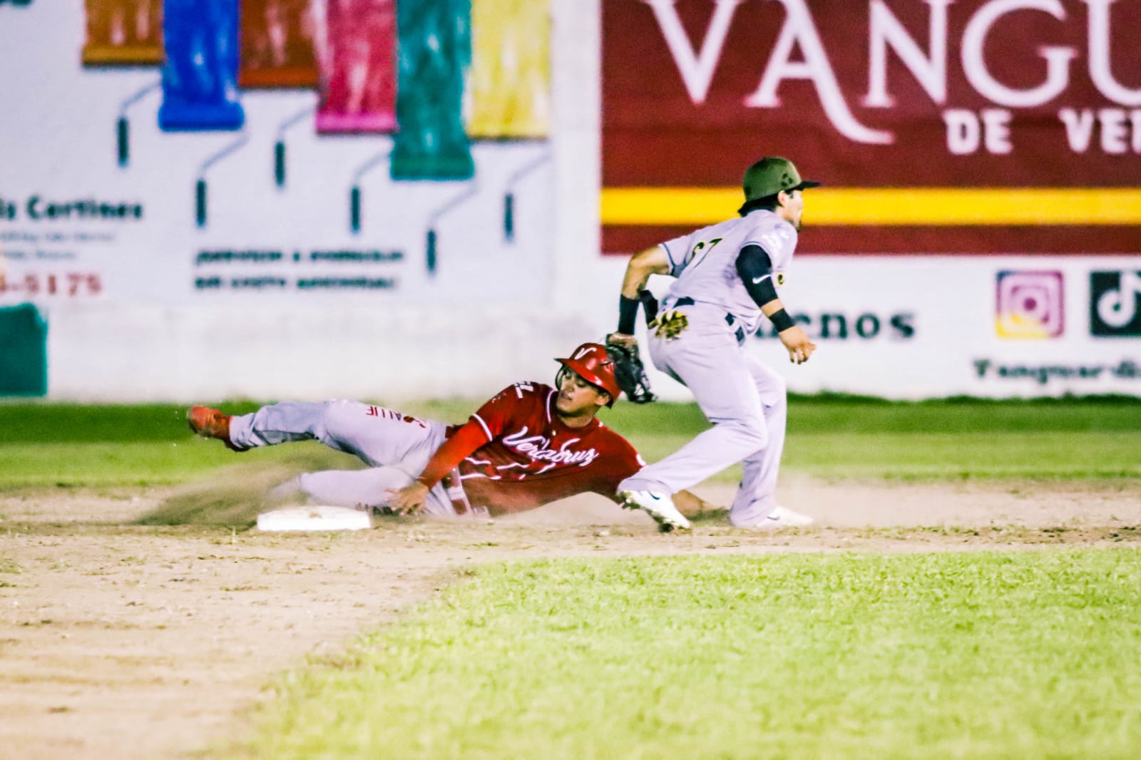 Con triunfo en Veracruz, Pericos se afianza en el liderato de la Liga Invernal