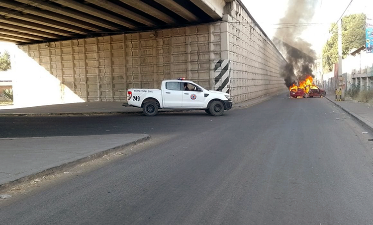 Incendian vehículos en calles de Guanajuato por captura de hermano de ‘El Marro’