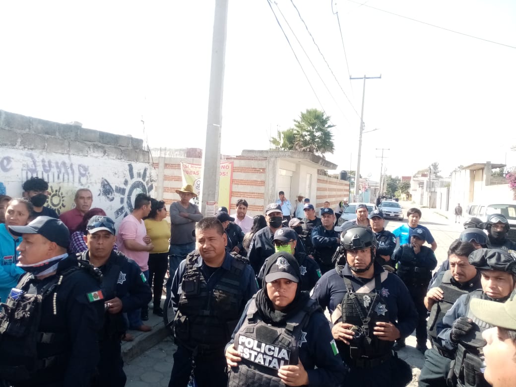Atraca tienda, es detenido y apaleado por vecinos de Xicohtzinco; policías lo rescataron 