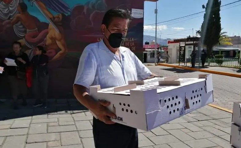 Ayuntamiento de Tetla lleva a cabo entrega de paquetes de animales a la ciudadanía