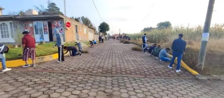 IMJUVE de Yauhquemehcan brinda apoyo a alumnos de EMSAD en actividades de recolección de basura y limpieza 