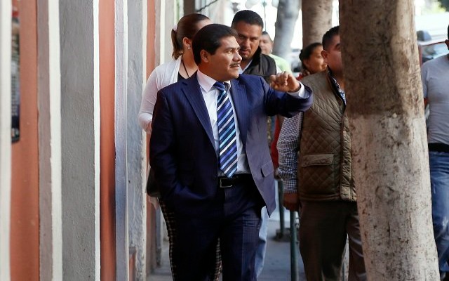 Exalcalde de Tecamachalco es vinculado a proceso; estará al menos dos meses en la cárcel