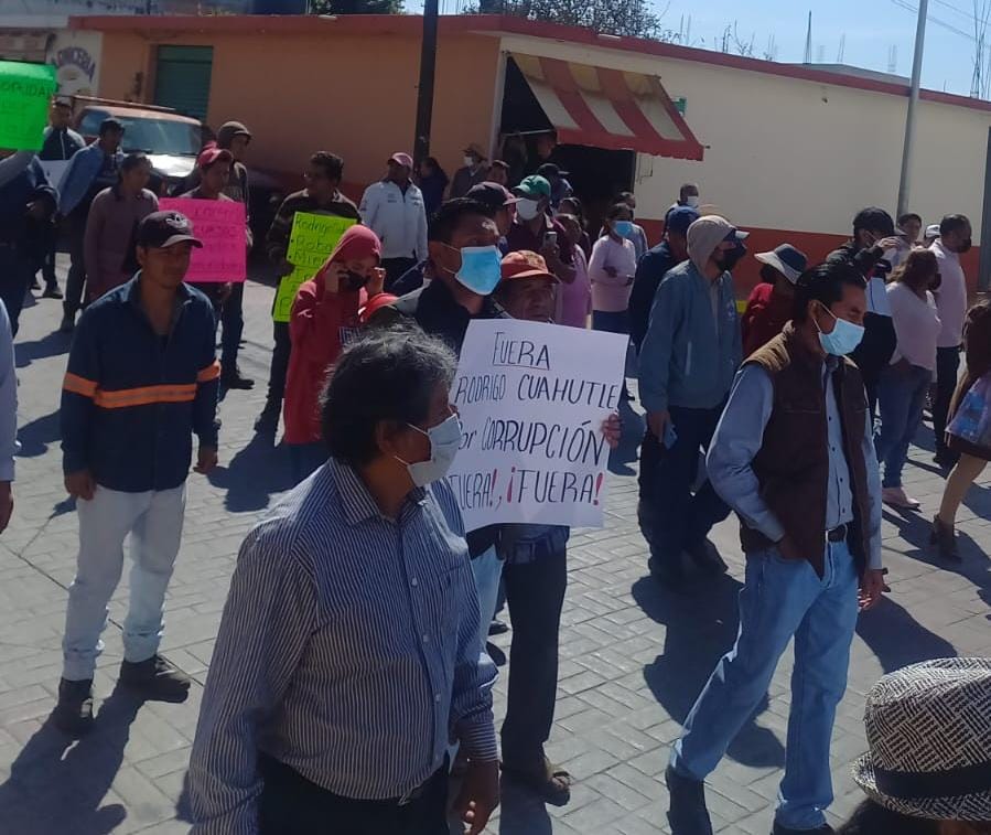 Revienta conflicto en Teolocholco, se enfrentan pobladores y policías municipales