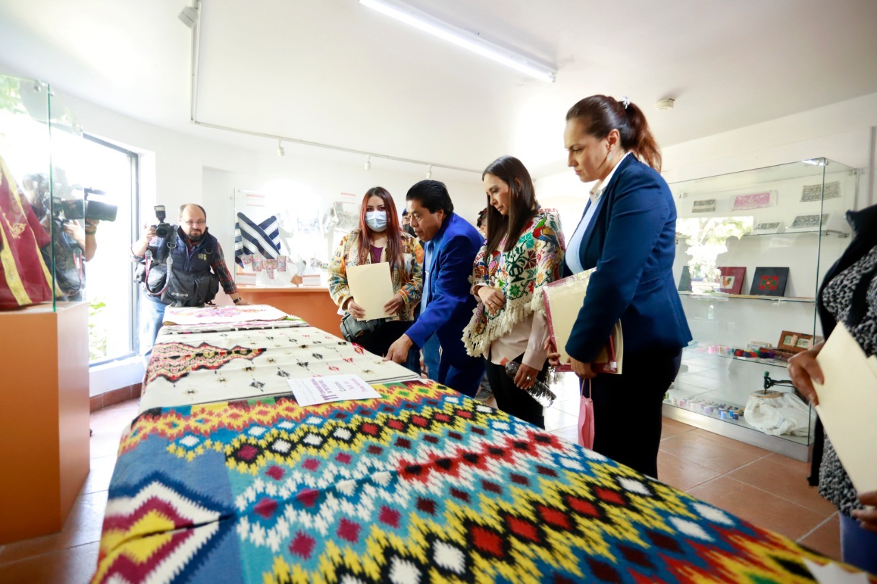 Entregó CAT premios a ganadores de Concurso Nacional de Textiles 2022