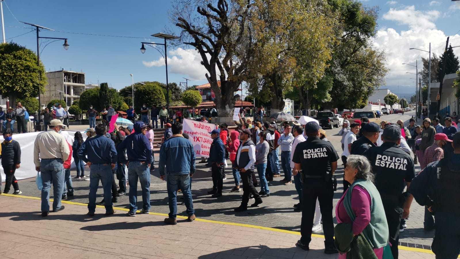 Se manifiestan en Teolocholco por corrupción de alcalde