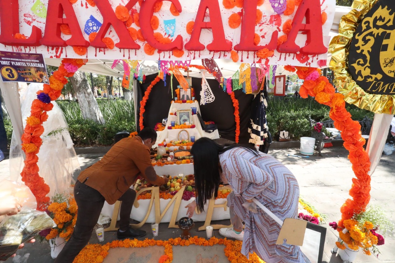 Inauguran concurso estatal de ofrendas “Mtro. Desiderio Hernández Xochitiotzin”