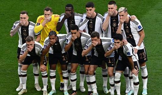 "Discriminación en Qatar": Árbitro revisó a Neuer si tenía un brazalete de apoyo a la comunidad LGTBIQ+