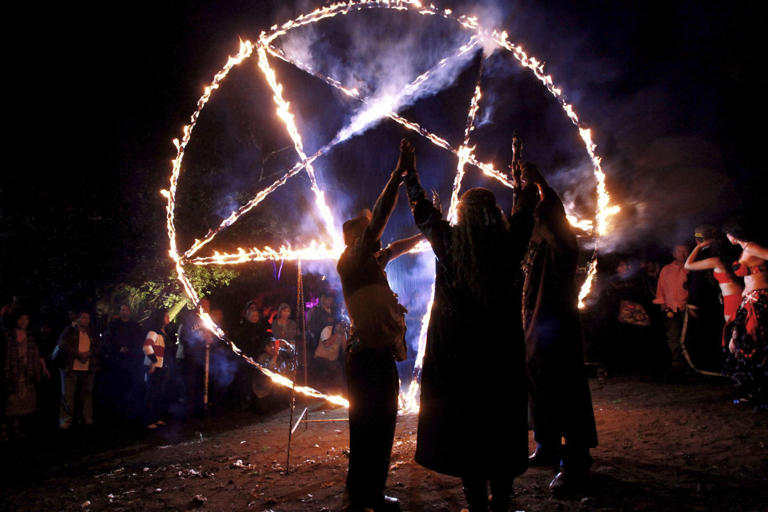 Integrantes de culto satánico llevan a cabo brutal feminicidio en Texas