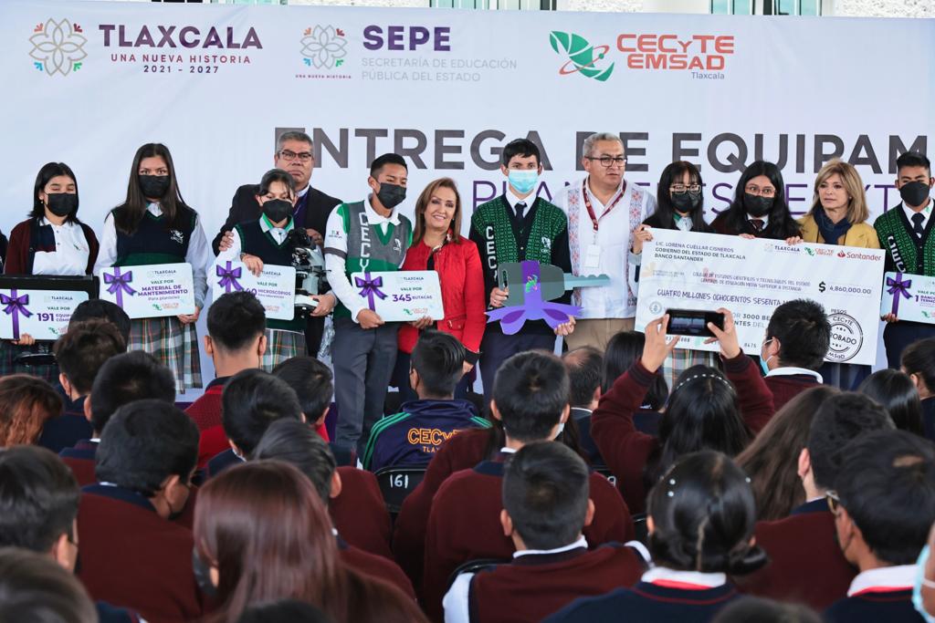 Dotó gobernadora Lorena Cuéllar de becas y equipamiento a planteles del CECYTE-EMSAD