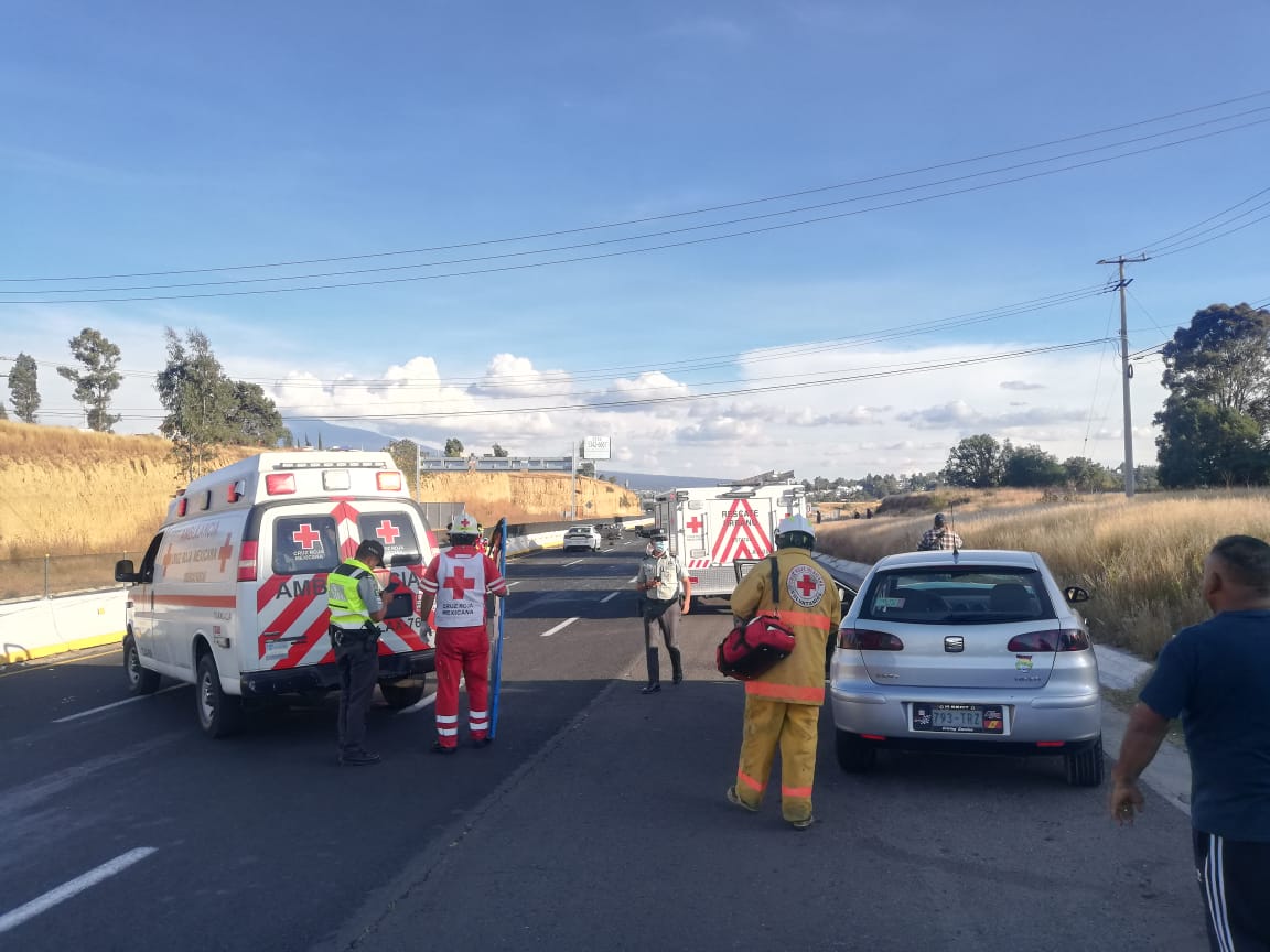 Al menos cuatro lesionados deja aparatoso accidente en Libramiento Tlaxcala