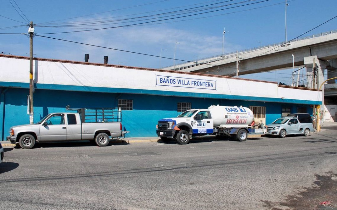 Hombre en Puebla termina con parálisis tras pedir que lo 'sobaran' en unos baños de vapor 