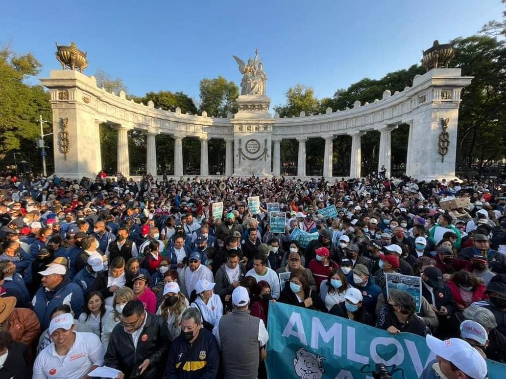 ¿Qué personajes tlaxcaltecas acompañaron a AMLO en su marcha en la CDMX?