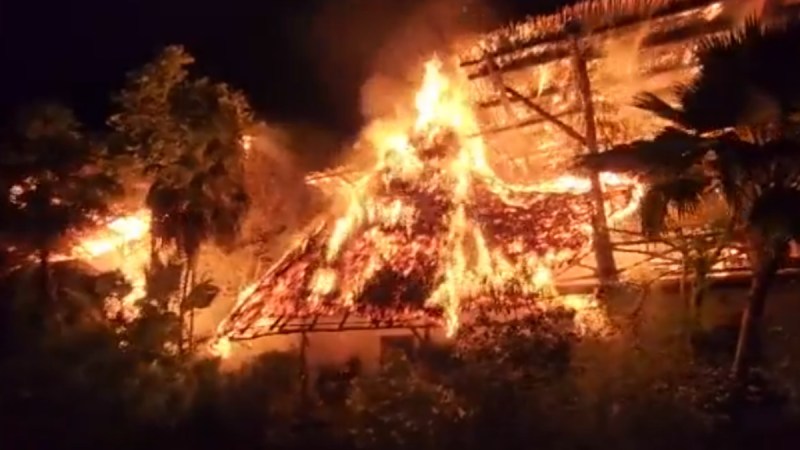 Incendio en Holbox dejó daños severos en dos hoteles además de un herido