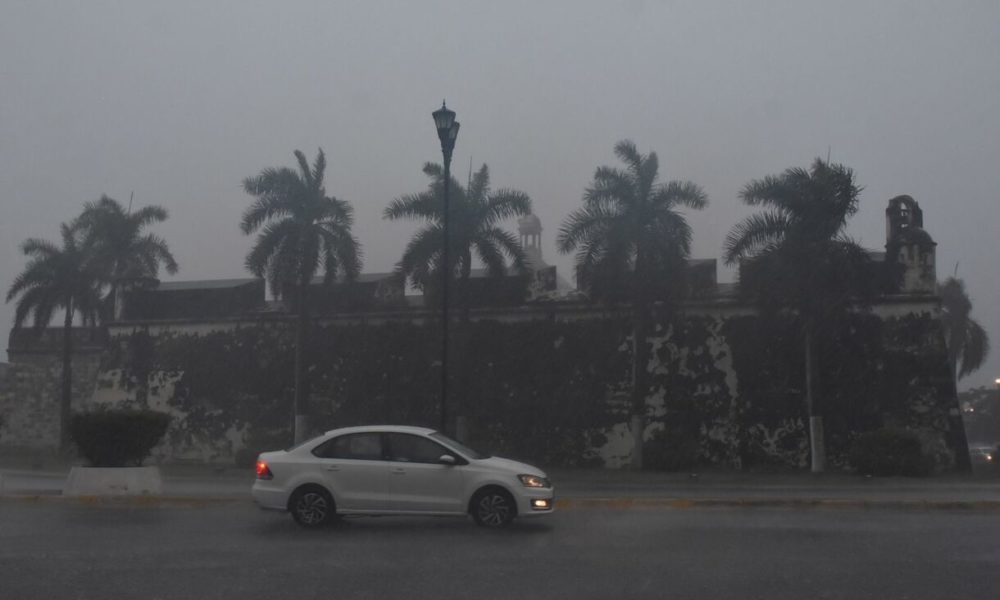 Huracán Lisa se degrada a tormenta tropical, continuaran lluvias en gran parte del país
