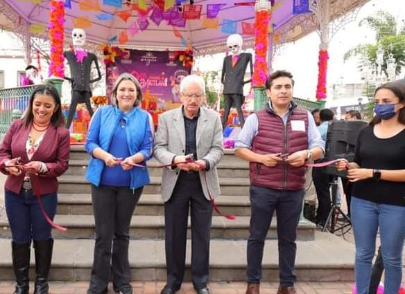 Premia Gustavo Jiménez a funcionario sancionado con ex ayuntamiento