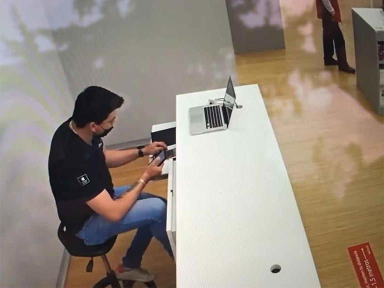 Mujer lleva a reparar su celular y le roban 5 mil pesos desde app del banco