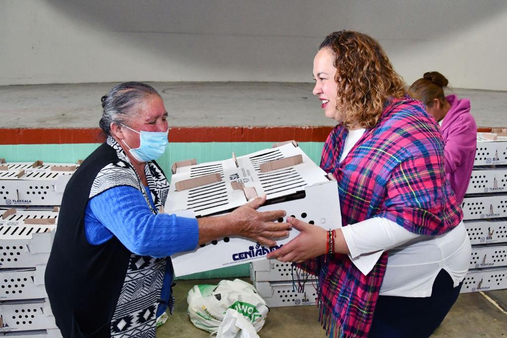 Ayuntamiento de Huamantla entrega paquetes de especies menores en comunidades