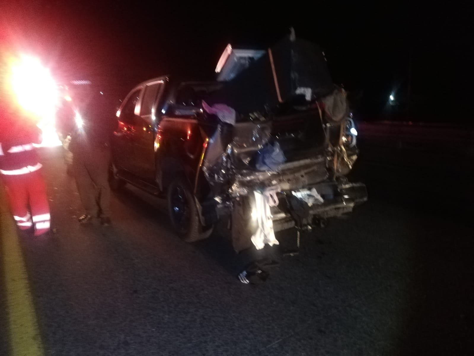 Chocan camioneta y tráiler en Arco Norte