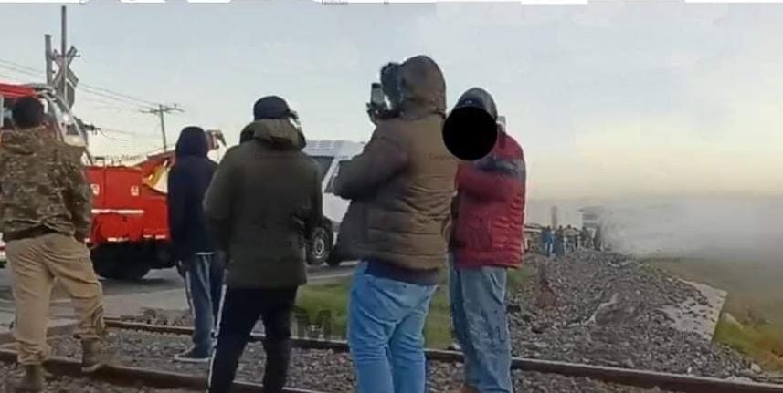 Habitantes cierran la carretera El Seco-Acatzingo para denunciar robo de vehículos