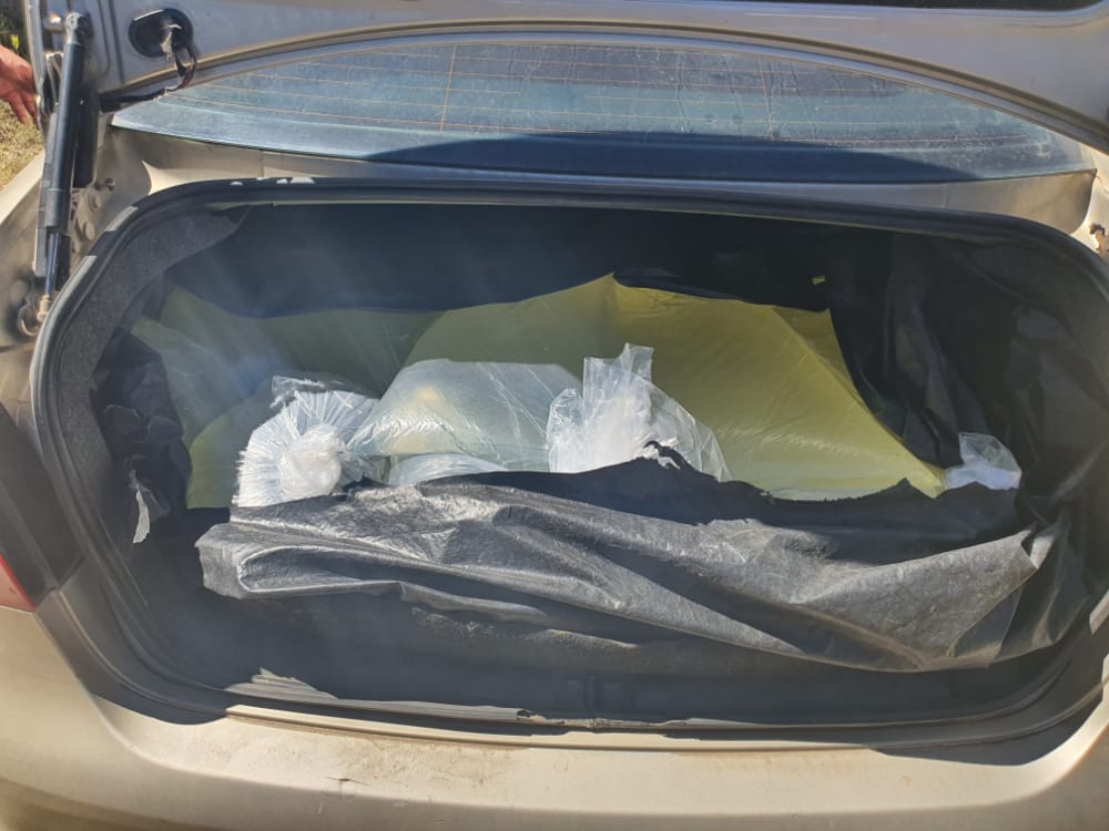 Aseguran vehículo que transportaba huachicol en Tetla 