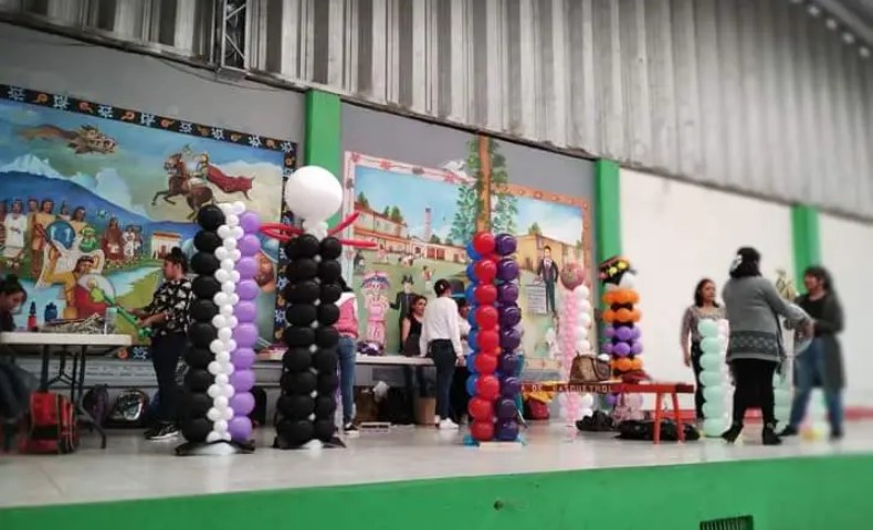 ICATLAX imparte curso de guras con globos, listón, tela y papel a mujeres de Amaxac