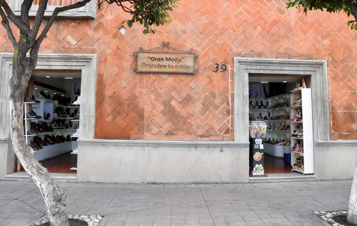 Comerciantes de Tlaxcala capital inician trámites para regularización de anuncios