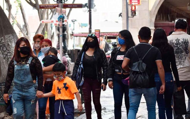 Reitera Barbosa que no está contemplado decretar la eliminación del cubrebocas en Puebla