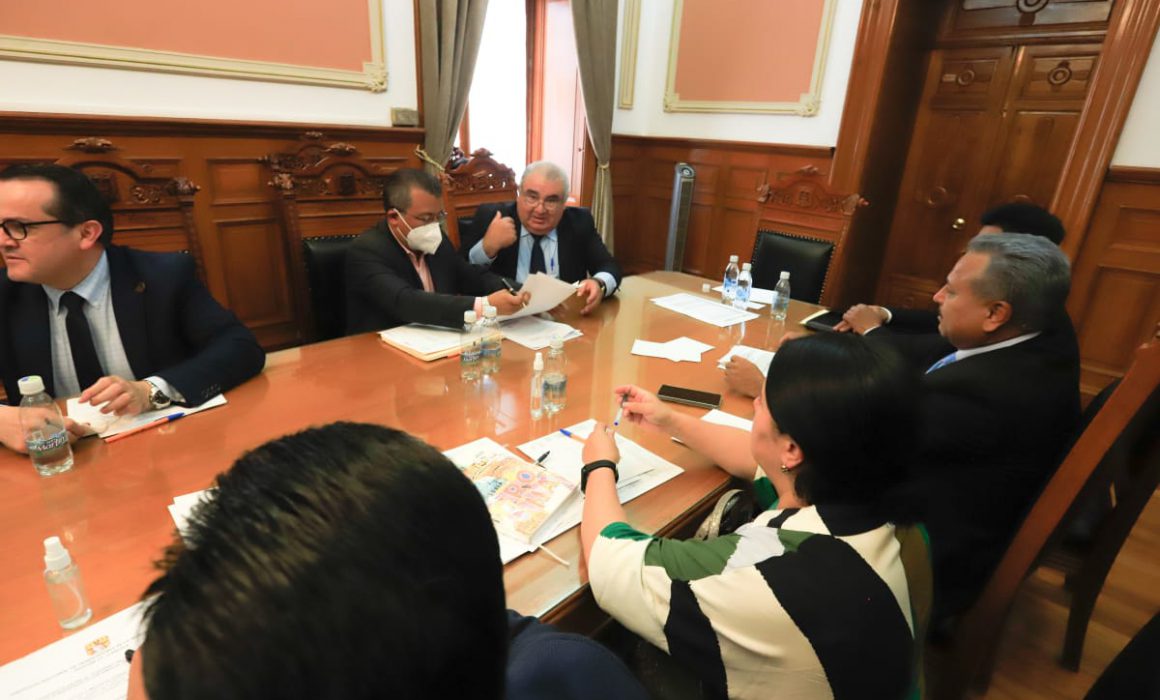 Acuerda gobierno del estado agenda a favor del sector salud