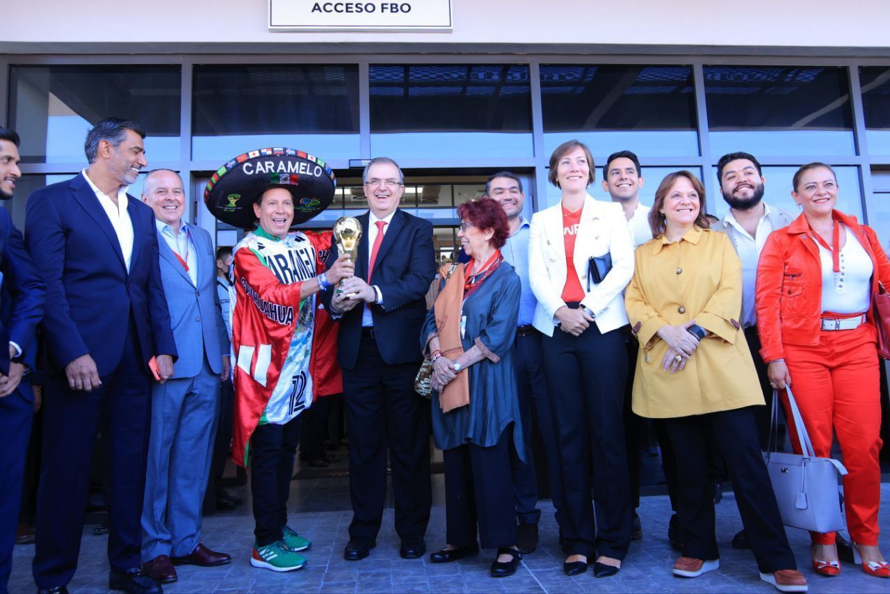 México recibe trofeo que se disputará en Qatar, se exhibirá durante 5 días en el país