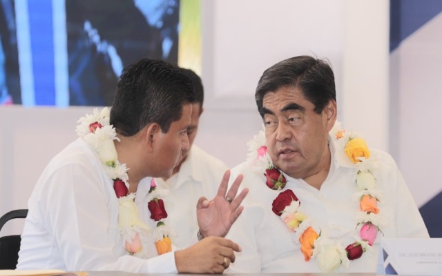 Barbosa anuncia construccción de hospital y panteón municipal en la zona de la Sierra Negra