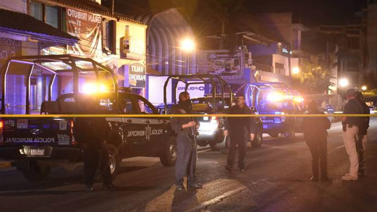 Grupo armado irrumpen un bar de Irapuato y deja a 12 personas muertas