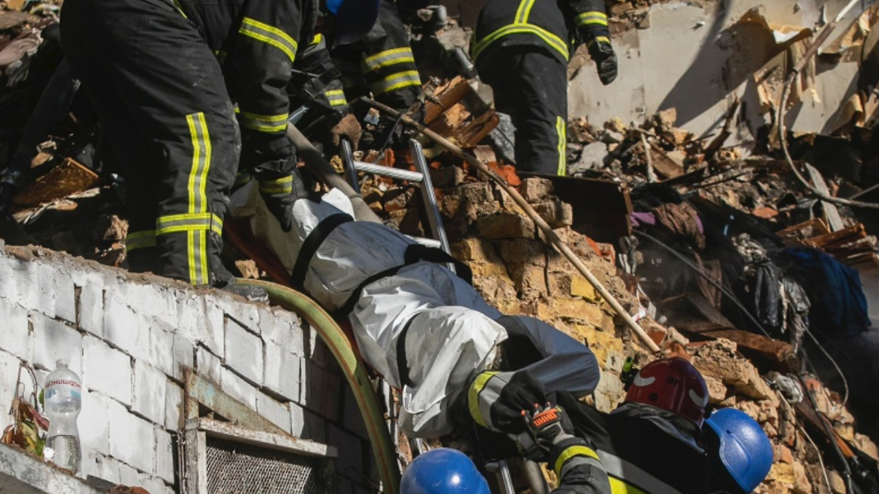 Dos personas perdieron al vida en un nuevo ataque ruso hacia Kiev, Ucrania