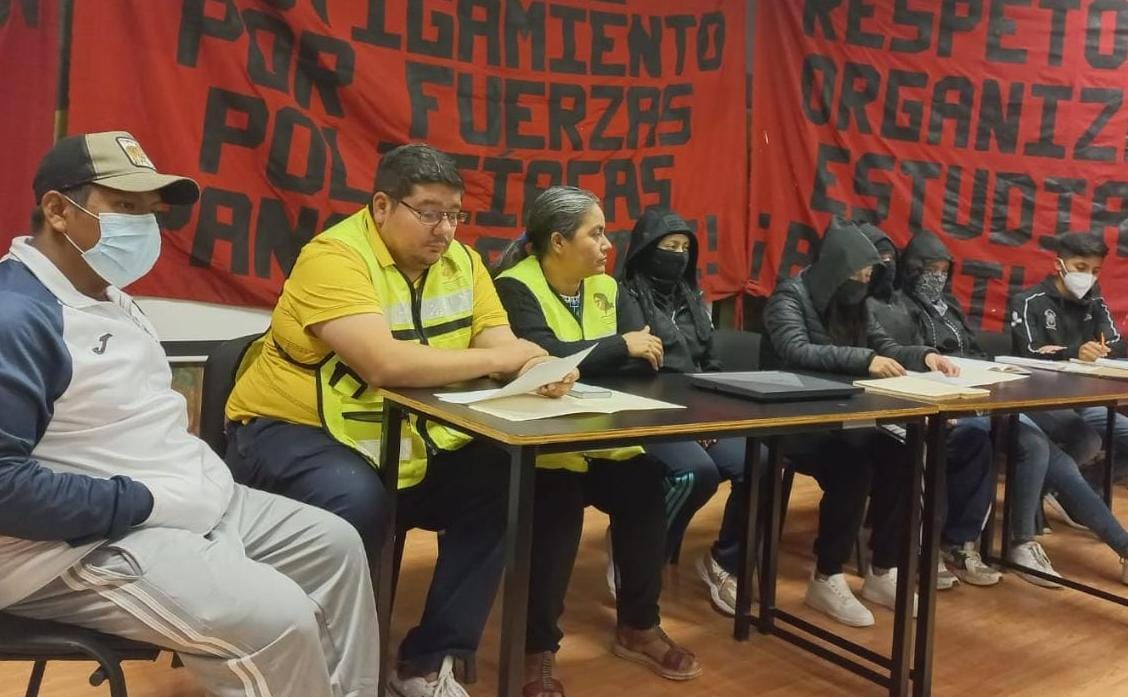 Normalistas denuncian abuso de poder por parte de Homero Meneses