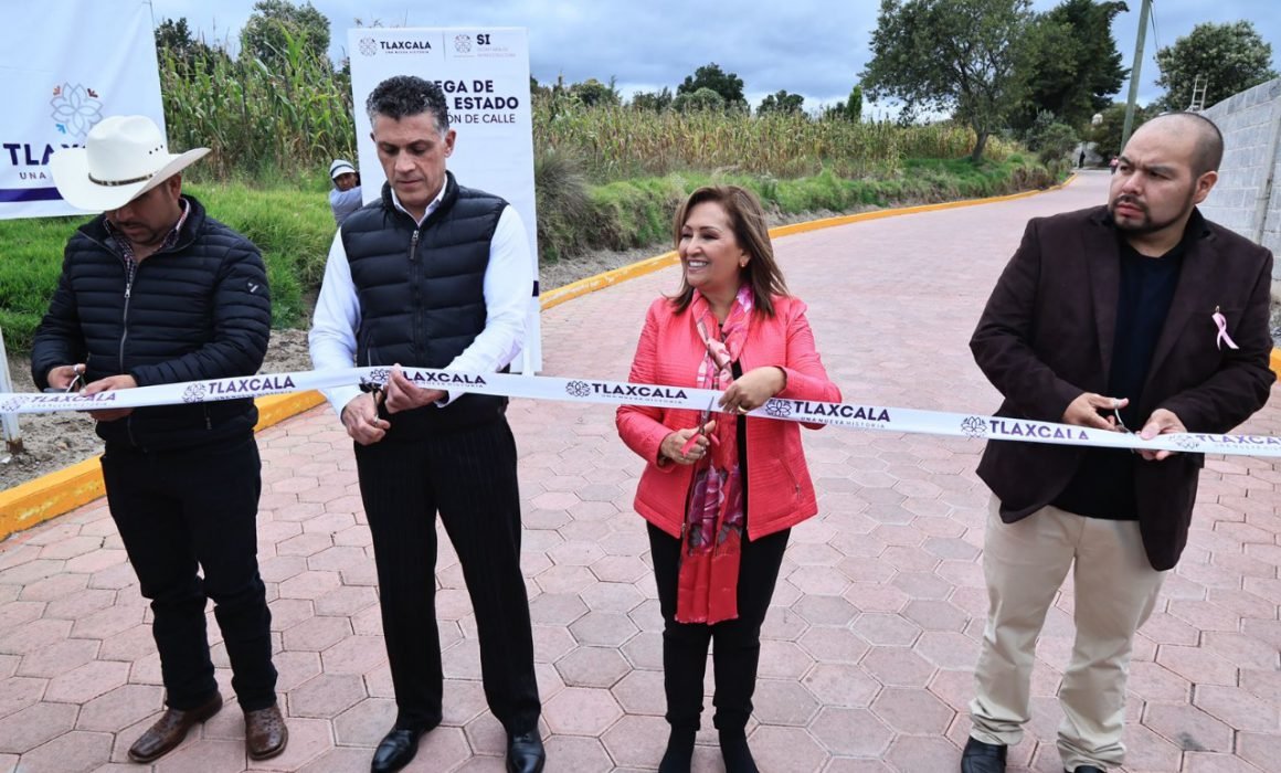 Inaugura Lorena Cuéllar rehabilitación de calles en Santa Cruz Tlaxcala