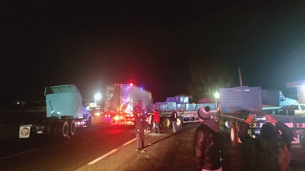 Chocan unidades de carga y particulares sobre la México-Veracruz; no hubo lesionados 