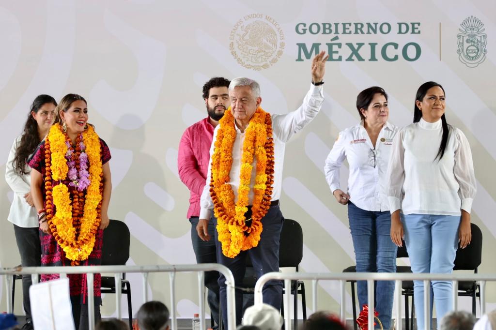 Gira de AMLO por Guerrero: junto a Evelyn Salgado evalúan los avances y alcances de los programas para El Bienestar