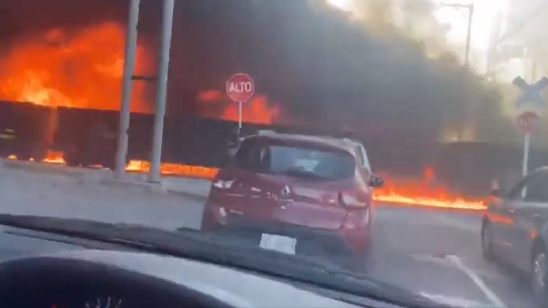 Cámara capta momento del choque de un tren con una pipa de combustible en Aguascalientes (Vídeo)