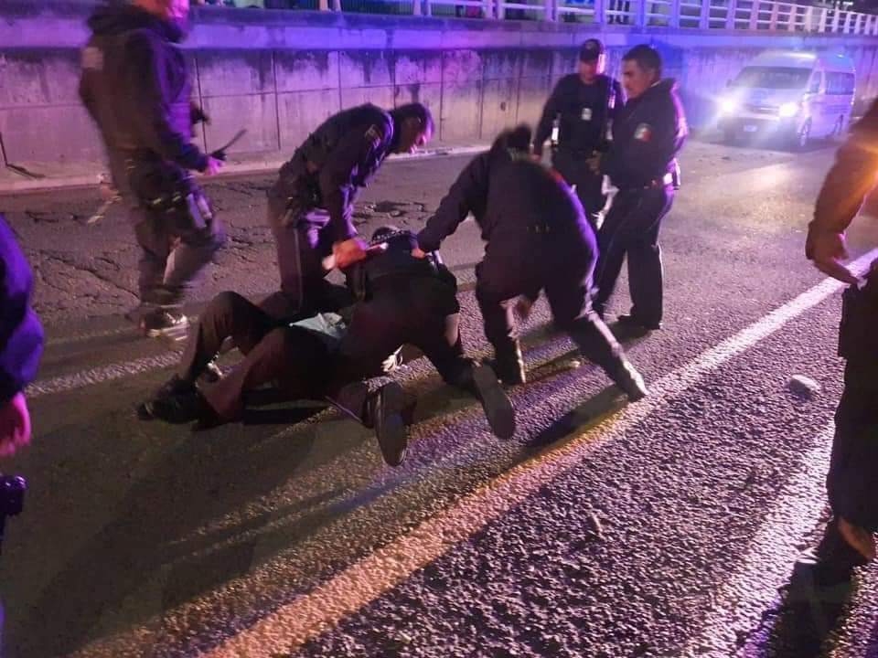 Juez resuelve a favor de reportero agredido por policías de Apizaco 