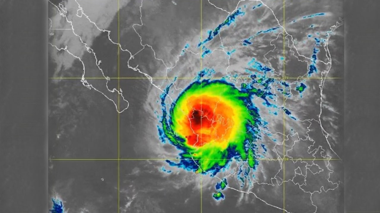 Se degrada Roslyn a huracán categoría 1; provocará lluvias intensas en Durango, Nayarit y el sur de Sinaloa